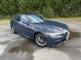 Alfa Romeo Giulia - Super  2.2 136 ch AT8 - 19 990 €