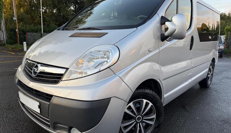 Opel Vivaro combi  - 15 990 €