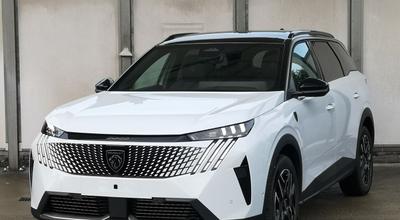 Peugeot 5008 - HYBRID 145CH GT GARANTIE 3 ANS ET PACK 360° VISION & DRIVE ASSIST PLUS - 36 490 €