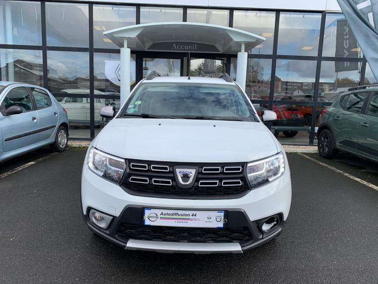 Dacia Sandero  - 6 990 €